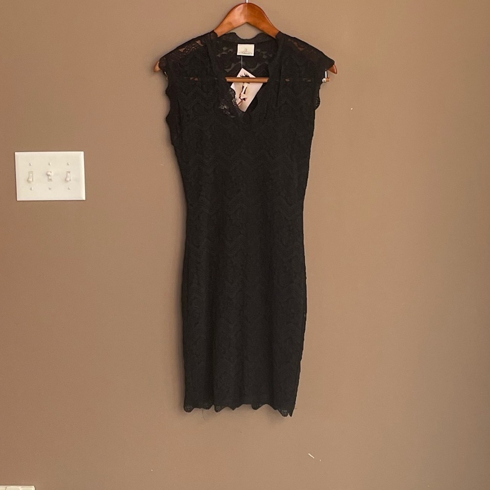 NWT Lulus Sleeveless V Neck Lace Bodycon Dress in‎ Black Size Large